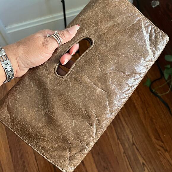 Hobo International Brown Leather Katrina Clutch Fold Over Cutout Handle Envelope - Picture 2 of 16